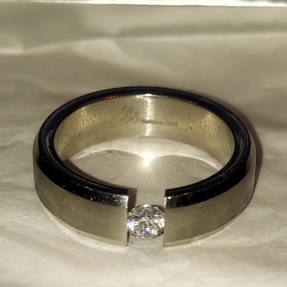 MENS BS STAINLESS STEEL WEDDING BAND BEVELED EDGES BAND HAS GAP W/ STONE SIZE 12 - Picture 3 of 8